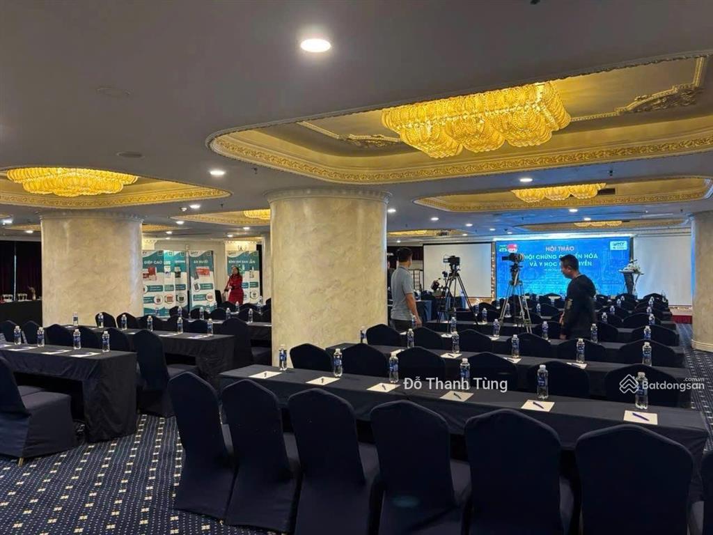 Chuyển nhượng khách sạn 4*, đội cấn, ba đình. vị trí đẹp, mặt tiền đẳng cấp. giá chào 1000 tỷ có tl