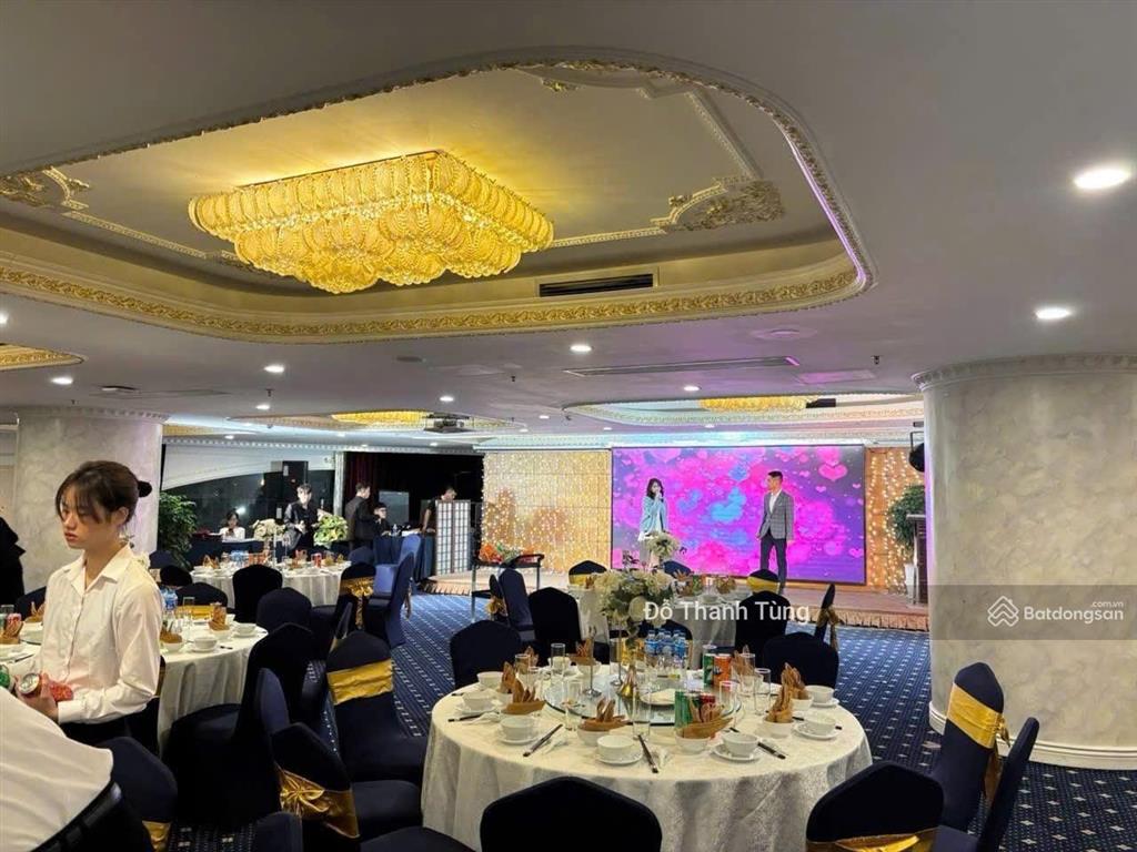 Chuyển nhượng khách sạn 4*, đội cấn, ba đình. vị trí đẹp, mặt tiền đẳng cấp. giá chào 1000 tỷ có tl