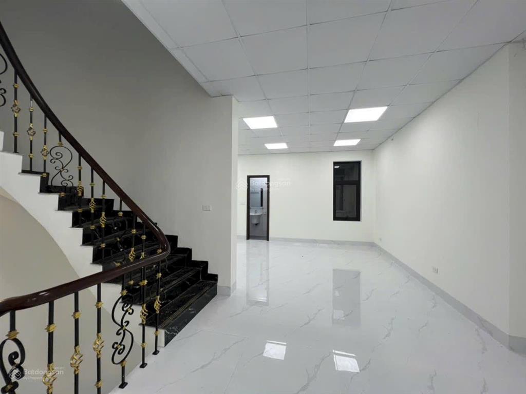 Cho thuê mặt bằng 90m2, 10tr, hà đông, 0888 516 ***