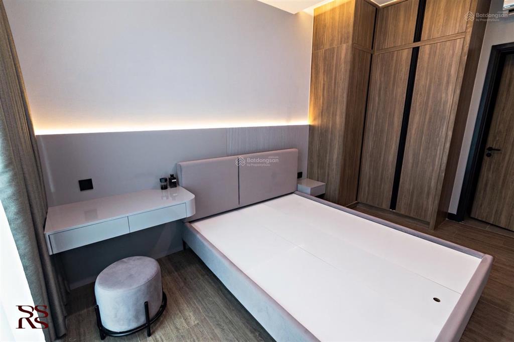 Bán căn hộ de la sol 2pn 2wc lầu cao view thoáng full nội thất 9.5 tỷ all in