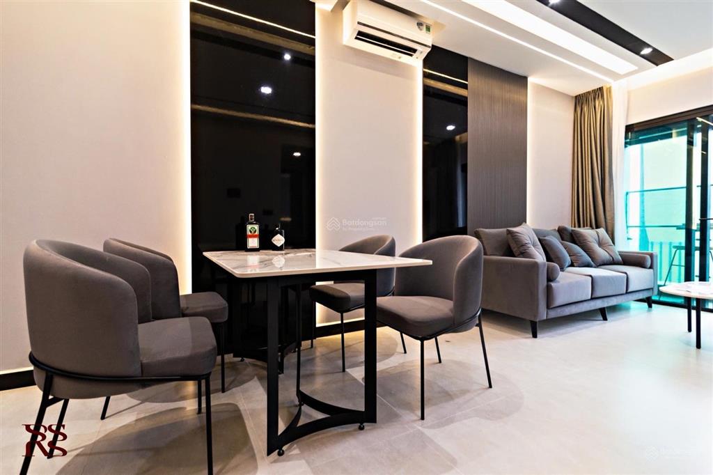 Bán căn hộ de la sol 2pn 2wc lầu cao view thoáng full nội thất 9.5 tỷ all in