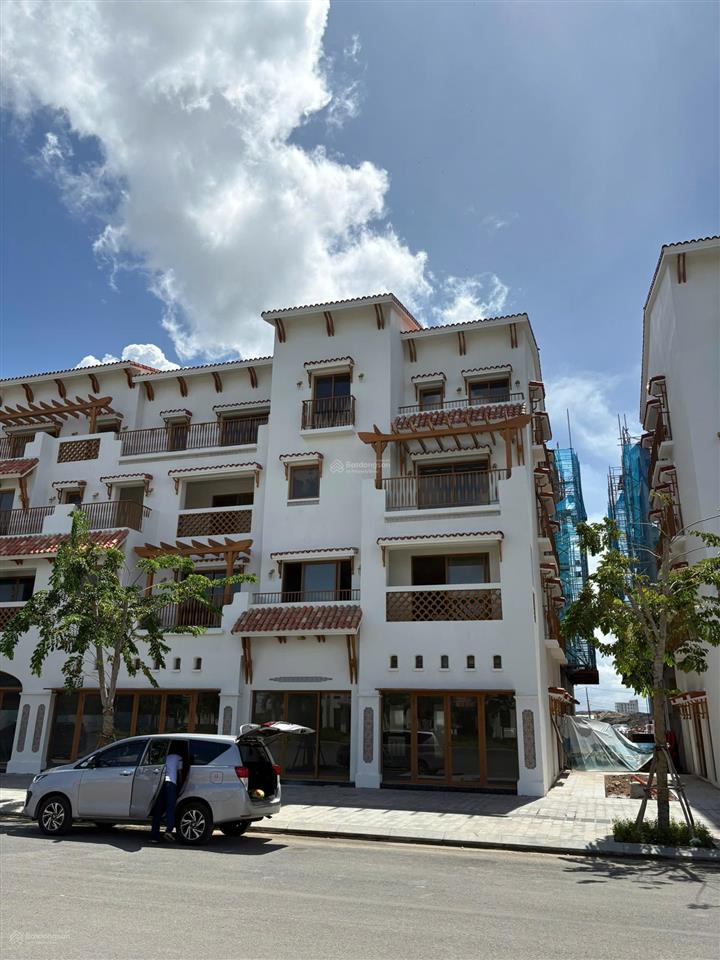 Cho thuê nhà phố căn góc blanca city  mặt tiền 50m, ngay cổng dự án  giá ưu đã