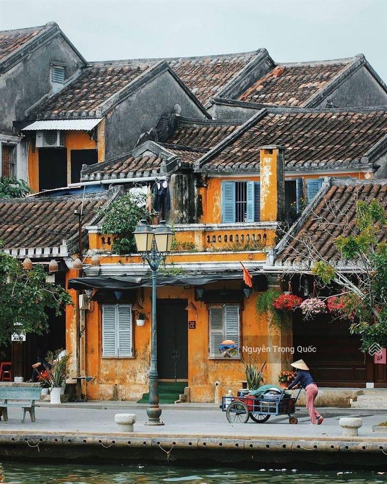 Cho thuê villa đẹp cách biển an bàng chỉ 1 phút, cách trung tâm phố cổ hội an.  0899 959 ***