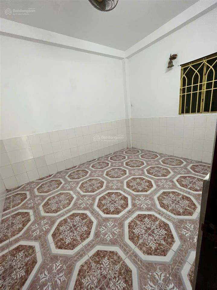 Cho thuê căn hộ hùng vương tản đà q5, dt 65m2, 2pn, 1wc, nội thất cơ bản giá 9 tr