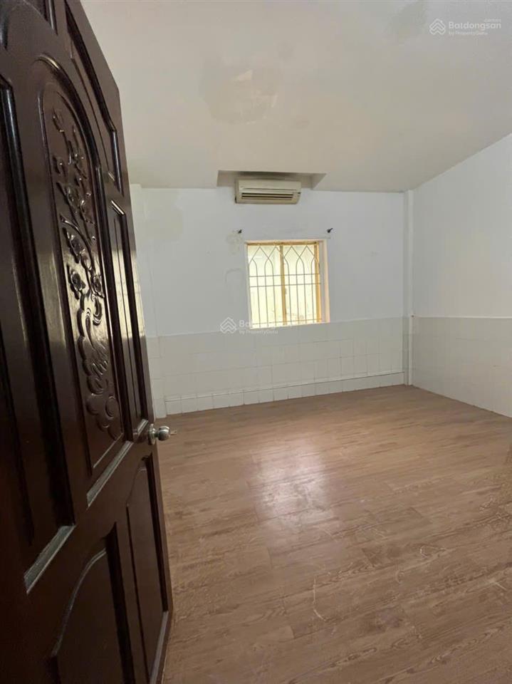 Cho thuê căn hộ hùng vương tản đà q5, dt 65m2, 2pn, 1wc, nội thất cơ bản giá 9 tr
