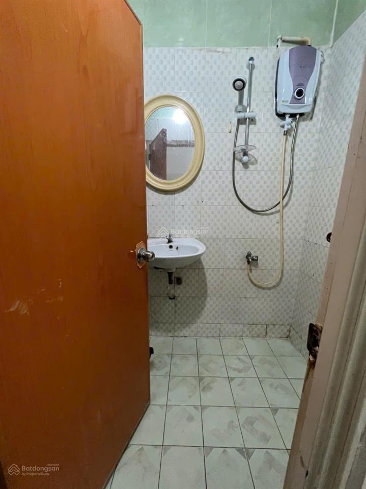 Cho thuê căn hộ hùng vương tản đà q5, dt 65m2, 2pn, 1wc, nội thất cơ bản giá 9 tr