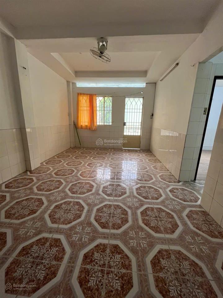 Cho thuê căn hộ hùng vương tản đà q5, dt 65m2, 2pn, 1wc, nội thất cơ bản giá 9 tr