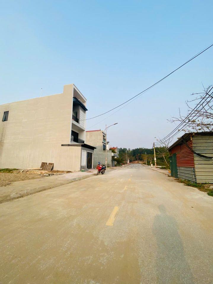 Bán đất ban chỉ huy quân sự Tỉnh, Lai Sơn, Đồng Tâm, Vĩnh Yên. DT 95m2 view vườn hoa