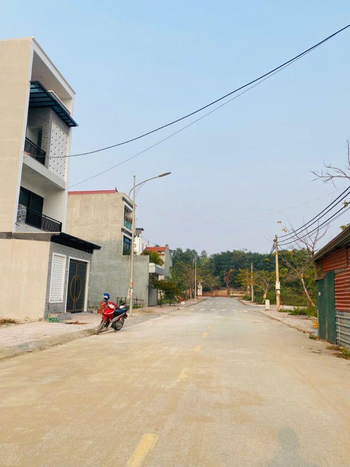 Bán đất ban chỉ huy quân sự Tỉnh, Lai Sơn, Đồng Tâm, Vĩnh Yên. DT 95m2 view vườn hoa