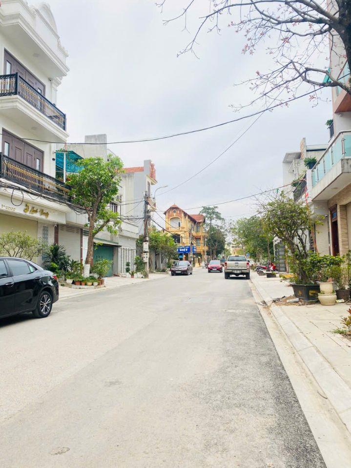 Bán đất mặt đường Lạc Trung, Liên Bảo, Vĩnh Yên, Vĩnh Phúc. DT 100m2, đông nam