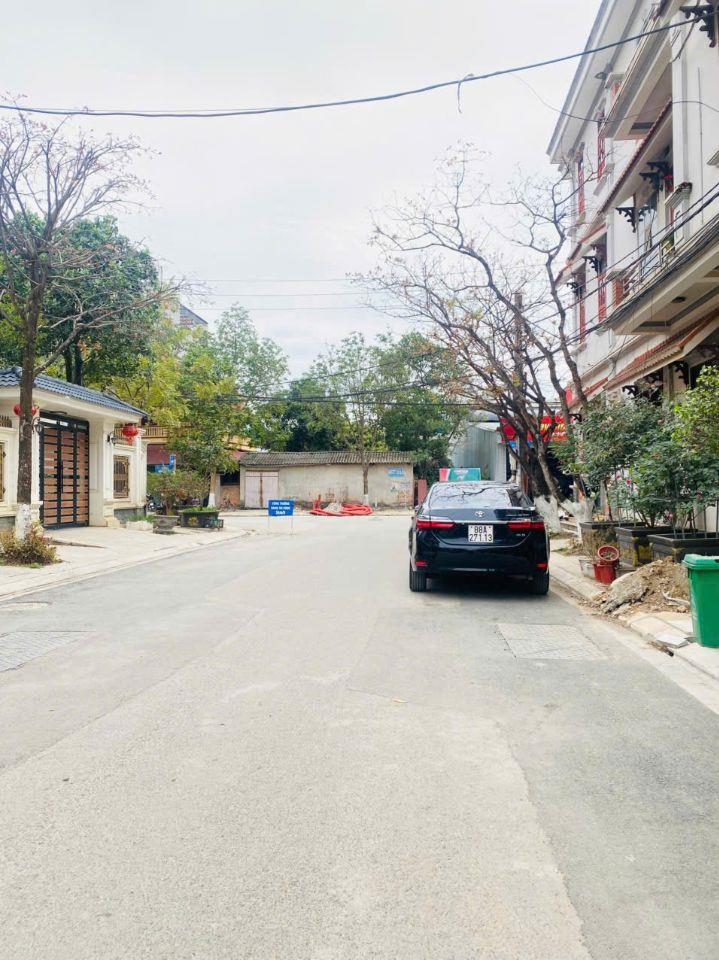 Bán đất mặt đường Lạc Trung, Liên Bảo, Vĩnh Yên, Vĩnh Phúc. DT 100m2, đông nam