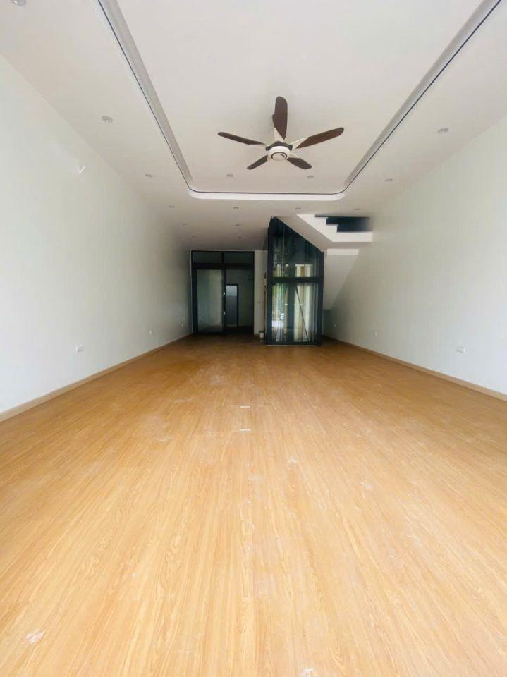 Bán căn nhà phố 5 tầng khu Vpit Plaza, Định Trung, Vĩnh Yên. Kinh doanh gì cũng tiện
