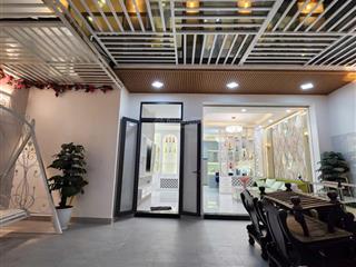 Cần bán nhà đẹp hẻm đường phạm hữu lầu, trệt 2 lầu, 4pn, giá 8.9 tỷ.  0909 323 ***  phượng