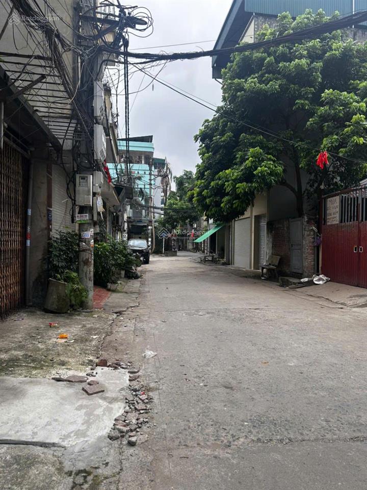 Chính chủ cho thuê kho xưởng mặt đường ô tô tải tránh phố tân mai 250m2, vị trí trung tâm giá tốt