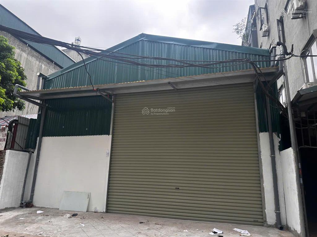 Chính chủ cho thuê kho xưởng mặt đường ô tô tải tránh phố tân mai 250m2, vị trí trung tâm giá tốt