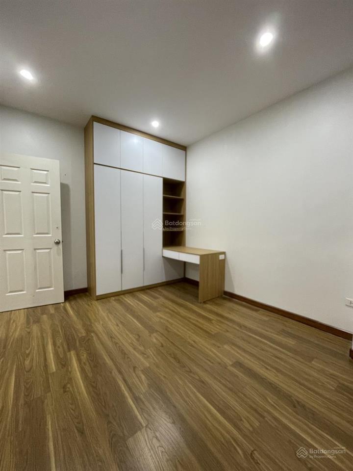 Cho thuê căn hộ tập thể mặt đường trường chinh 65m2 2 ngủ 1 wc 6.5tr/tháng