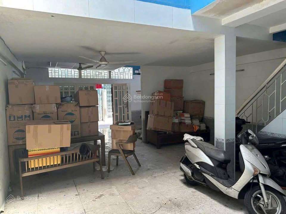 Nhanh mới kịp kèo thơm xuất hiện nhà 3/2 tret 2 lầu btct q11 hẻm 3,5 m mà giá có 4 tỷ250