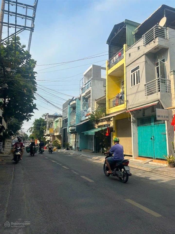 Mặt tiền miếu bình đông bình tân 3 lầu đúc 3 lầu giá có 4tỷ shr cho căn mt
