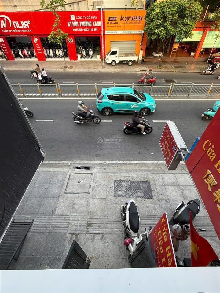 Bán nhà mặt tiền sung túc luỹ bán bích cực kì rẻ nhà đẹp xây lệch tầng 2 lầu st đúc thật giá 5tỷ950