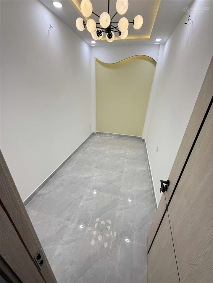 Bán nhà mặt tiền sung túc luỹ bán bích cực kì rẻ nhà đẹp xây lệch tầng 2 lầu st đúc thật giá 5tỷ950