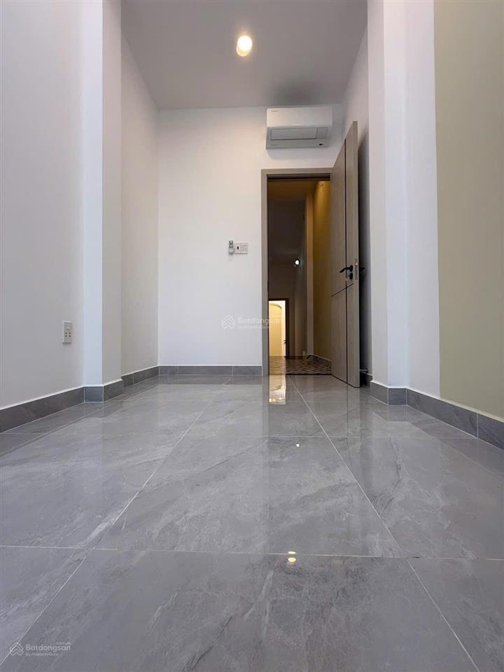 Bán nhà mặt tiền sung túc luỹ bán bích cực kì rẻ nhà đẹp xây lệch tầng 2 lầu st đúc thật giá 5tỷ950