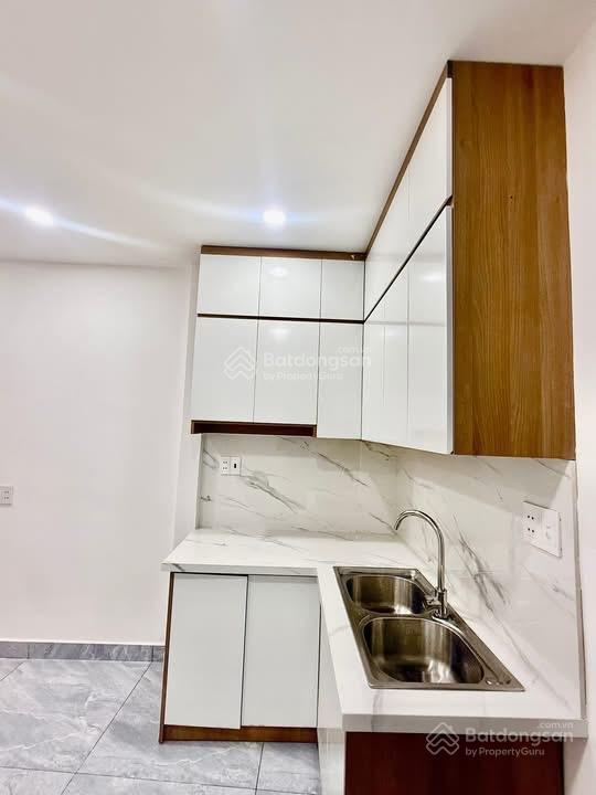 Bán nhà đẹp shr q11 đường lạc long quân trệt lửng lầu giá 2 ty890