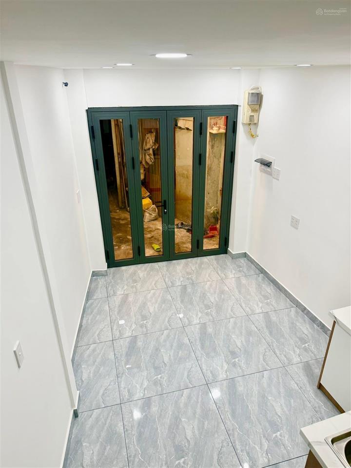 Bán nhà đẹp shr q11 đường lạc long quân trệt lửng lầu giá 2 ty890