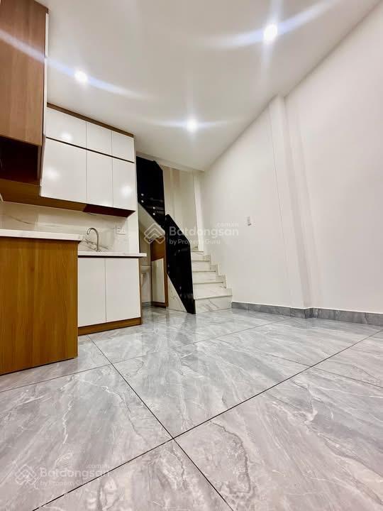 Bán nhà đẹp shr q11 đường lạc long quân trệt lửng lầu giá 2 ty890