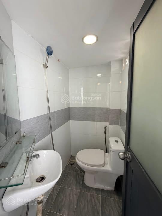 Nhà đẹp hoàng văn hoè tân phú shr ngang rộng 5 m2 dài 2 m5 trệt lầu hẻm 3 m thông giá 2 ty350