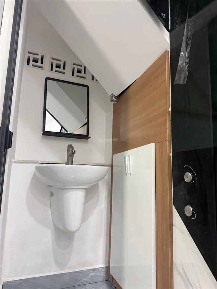 Bán nhà đẹp lạc long quân trệt lửng lầu q11 shr giá 2 tỷ890