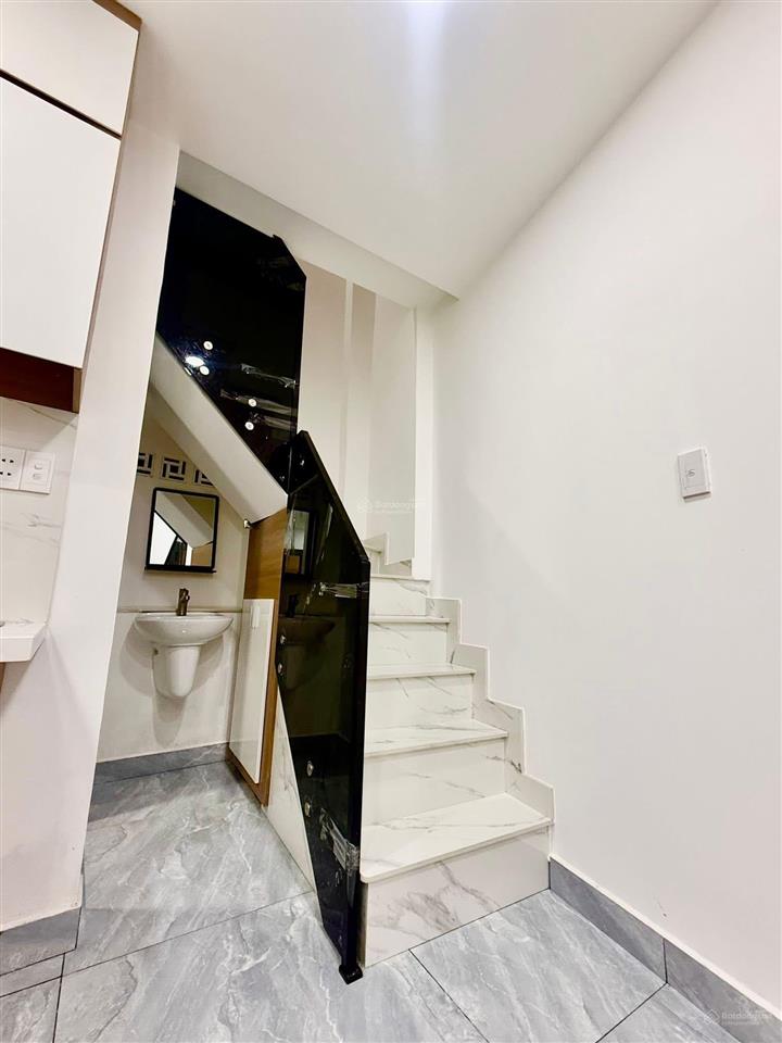 Bán nhà đẹp lạc long quân trệt lửng lầu q11 shr giá 2 tỷ890