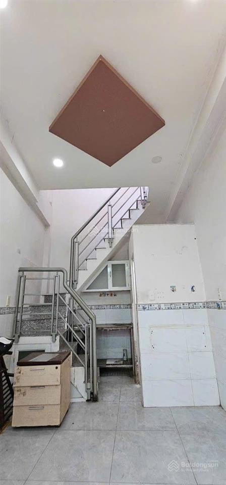 Bán nhà lê đại hành q11 shr trệt lầu nở hậu hẻm 3m thông giá 1 tỷ820 giá cực rẻ
