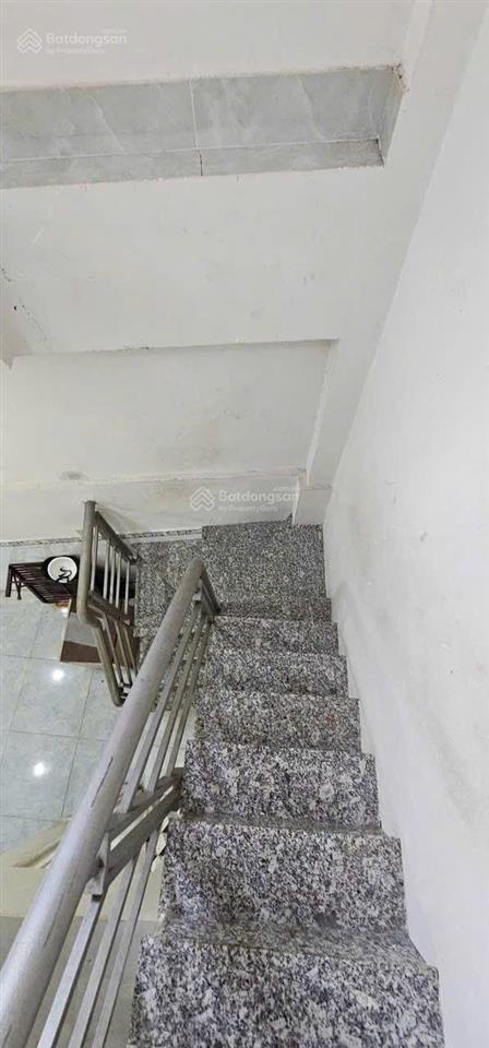 Bán nhà lê đại hành q11 shr trệt lầu nở hậu hẻm 3m thông giá 1 tỷ820 giá cực rẻ