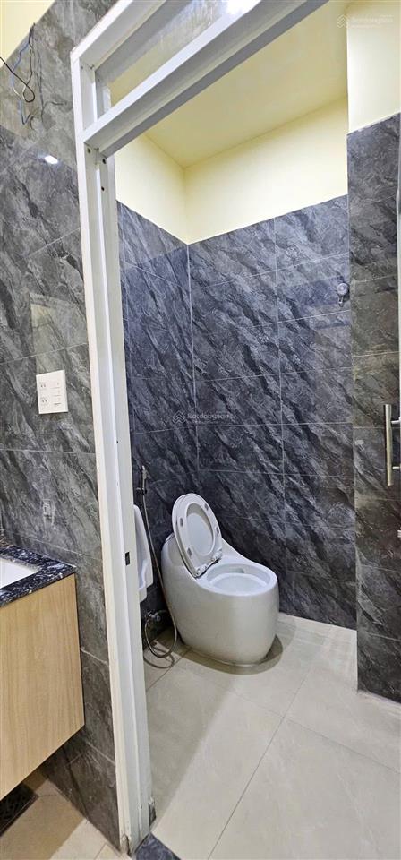Bán nhà lạc long quân q11 hẻm thông nhà đẹp trệt 2 lầu sân thượng btct giá 4 tỷ 980