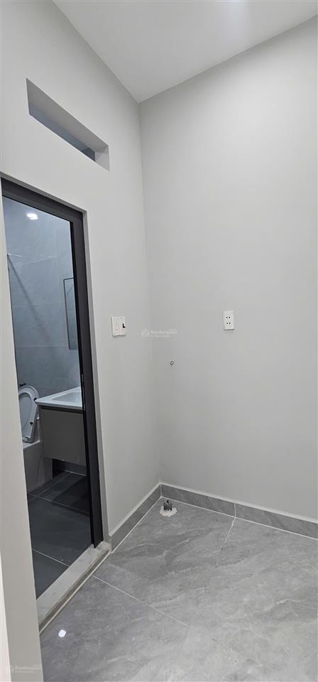 Bán nhà xây đẹp mới đường 3/2 q11 vị trí đẹp trục thẳng ra mt 3/2 trệt 2 lầu hẻm 6 m nở hậu giá 7,8