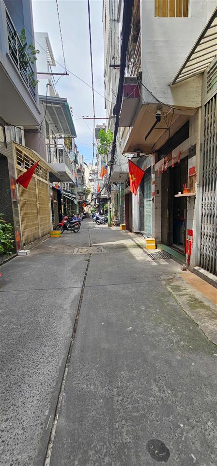 Bán nhà xây đẹp mới đường 3/2 q11 vị trí đẹp trục thẳng ra mt 3/2 trệt 2 lầu hẻm 6 m nở hậu giá 7,8
