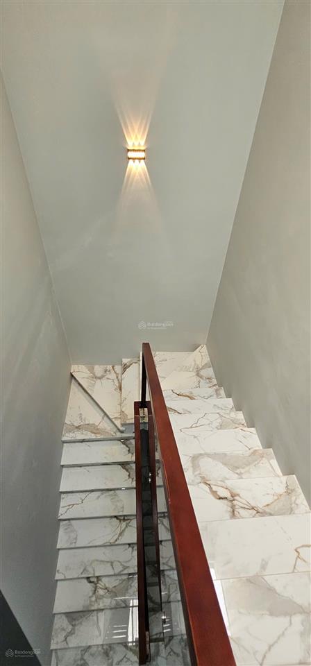 Bán nhà xây đẹp mới đường 3/2 q11 vị trí đẹp trục thẳng ra mt 3/2 trệt 2 lầu hẻm 6 m nở hậu giá 7,8