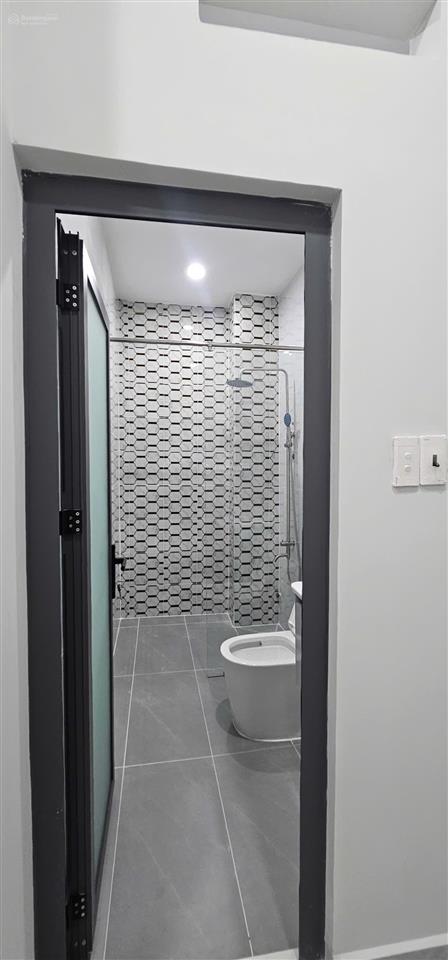 Bán nhà xây đẹp mới đường 3/2 q11 vị trí đẹp trục thẳng ra mt 3/2 trệt 2 lầu hẻm 6 m nở hậu giá 7,8