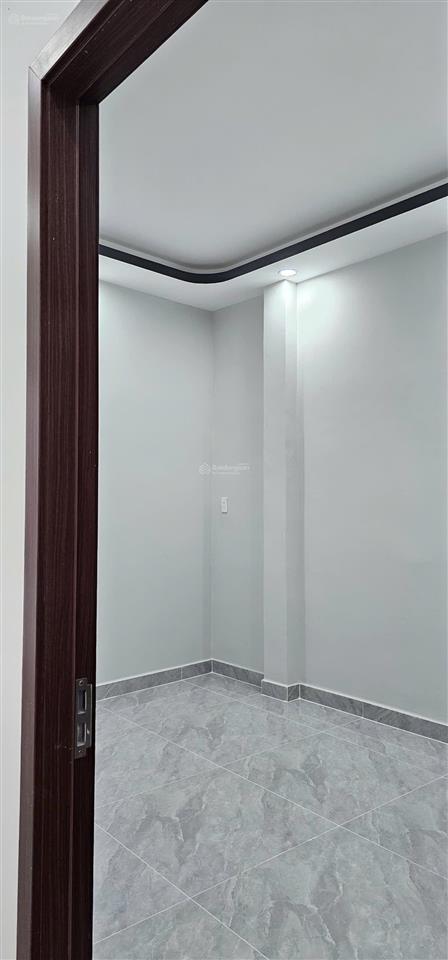 Bán nhà xây đẹp mới đường 3/2 q11 vị trí đẹp trục thẳng ra mt 3/2 trệt 2 lầu hẻm 6 m nở hậu giá 7,8