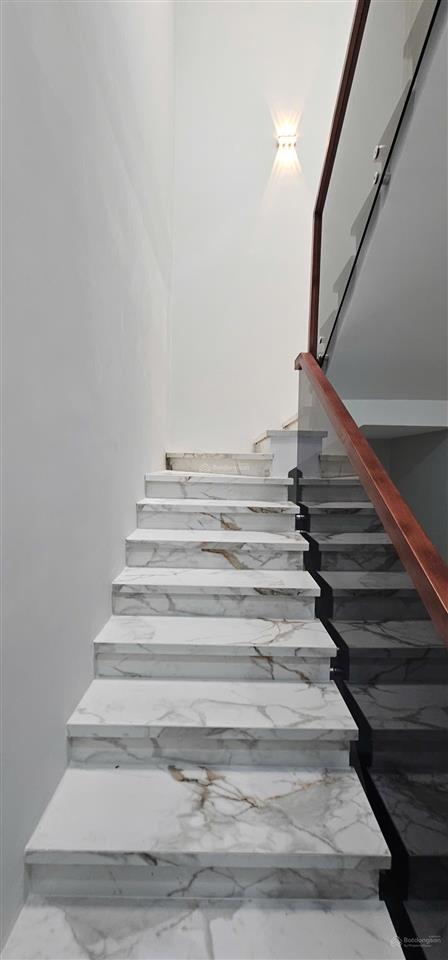 Bán nhà xây đẹp mới đường 3/2 q11 vị trí đẹp trục thẳng ra mt 3/2 trệt 2 lầu hẻm 6 m nở hậu giá 7,8