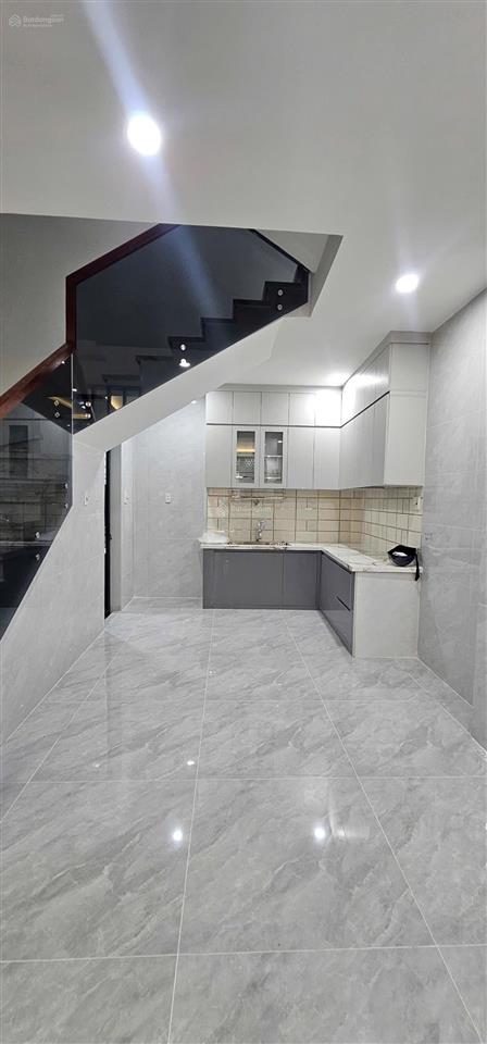 Bán nhà xây đẹp mới đường 3/2 q11 vị trí đẹp trục thẳng ra mt 3/2 trệt 2 lầu hẻm 6 m nở hậu giá 7,8