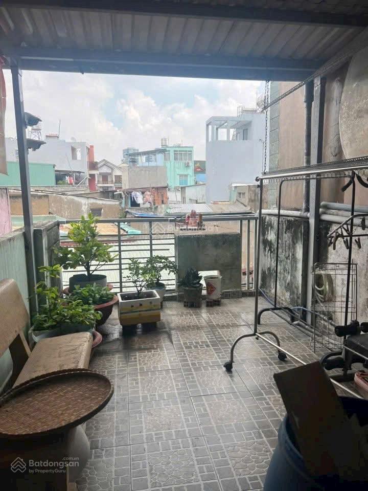 Nhà giảm mạnh cần bán nhanh đường 100 bình thới dt lớn 3,6 m dài 20 m nở hậu 10 hẻm 8m thông 8tỷ98