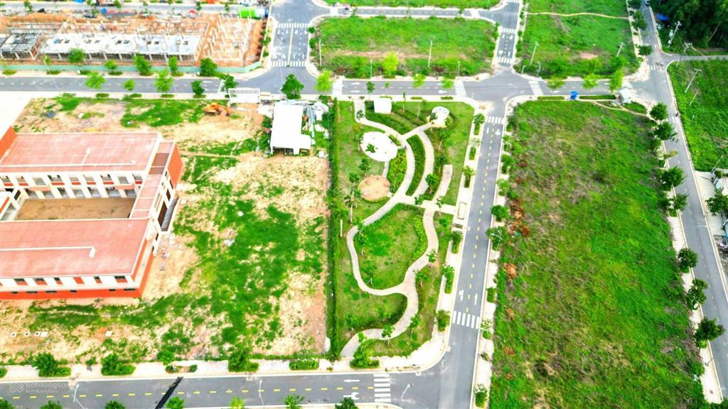 Bán gấp lô đất đối diện trường mầm non quốc tế, sổ sẵn, giá chỉ 2 tỷ (ngân hàng hỗ trợ vay 70%)