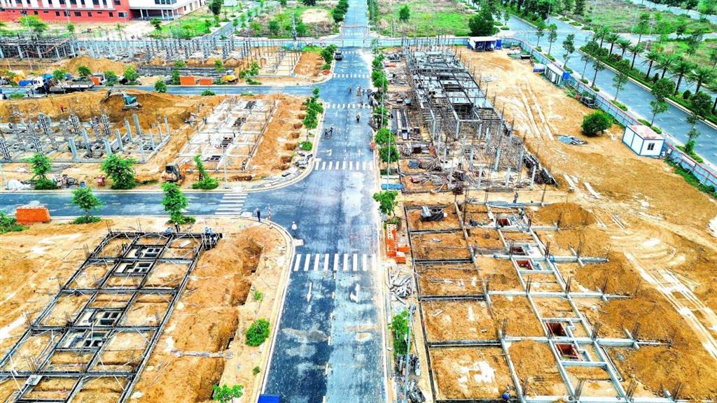 Bán gấp lô đất đối diện trường mầm non quốc tế, sổ sẵn, giá chỉ 2 tỷ (ngân hàng hỗ trợ vay 70%)