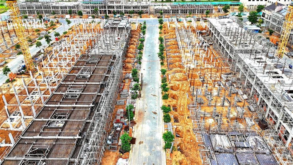 Bán gấp lô đất đối diện trường mầm non quốc tế, sổ sẵn, giá chỉ 2 tỷ (ngân hàng hỗ trợ vay 70%)