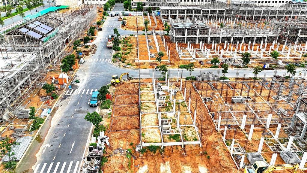 Bán gấp lô đất đối diện trường mầm non quốc tế, sổ sẵn, giá chỉ 2 tỷ (ngân hàng hỗ trợ vay 70%)