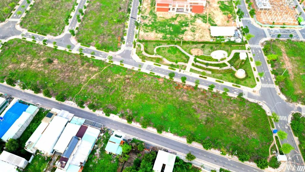 Bán đất sổ riêng cá nhân, diện tích 100120m2. tại dự án gem sky world long đức long thành đồng nai