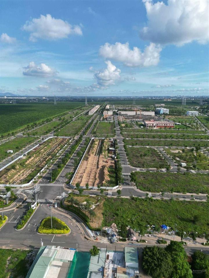 Gem sky world long đức long thành 5,2x20m đối diện công viên giá 2 tỷ hướng tây bán lỗ 500 triệu