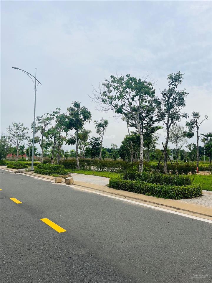 Gem sky world long đức long thành 5,2x20m đối diện công viên giá 2 tỷ hướng tây bán lỗ 500 triệu