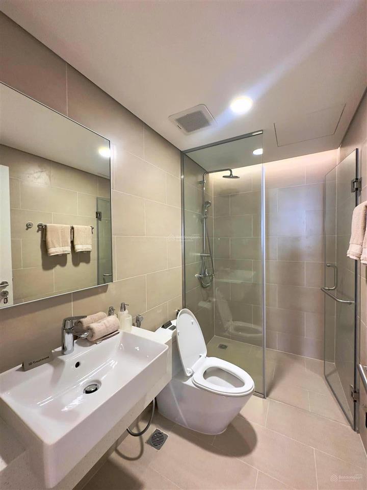 Bán cc urban green, 5,5 tỷ, 77m2, 2pn, 2wc, nội thất cơ bản, giá tốt